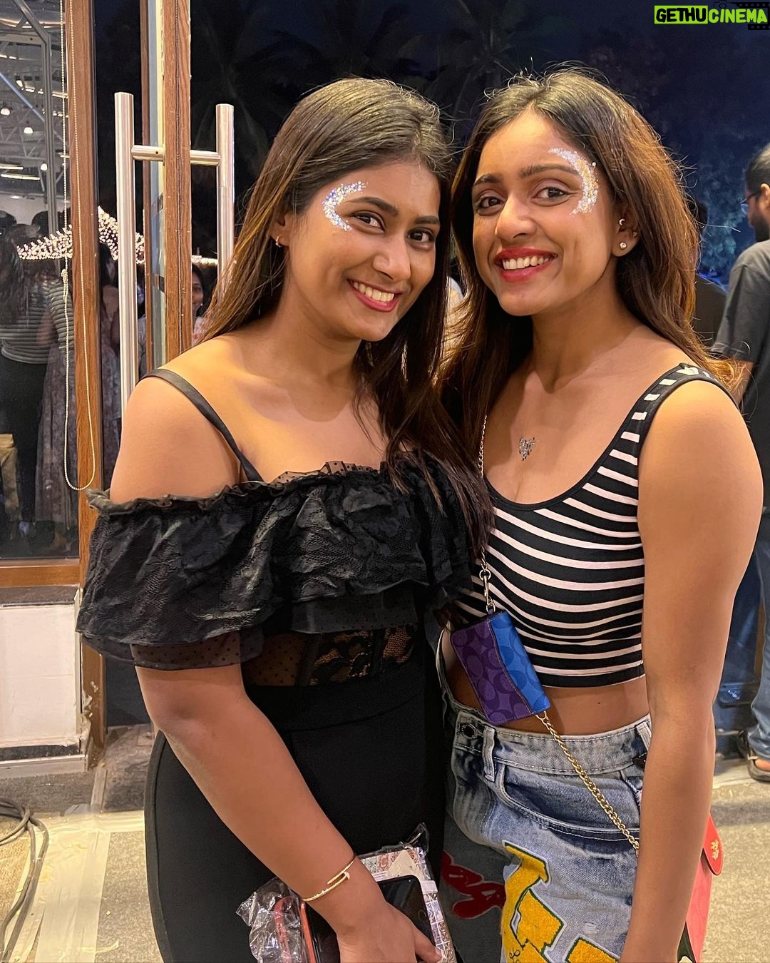 Vithika Sheru Instagram - Allowing Myself To Shine ✨