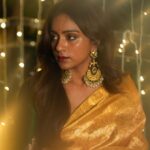 Vithika Sheru Instagram - Heal, Learn, Grow, Love . . . PC - @pixelaffinityphotography Earrings - @pretty.jewelbox Saree - @naira_silks