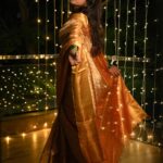 Vithika Sheru Instagram – Dussehra Subhakankshalu 🙏🏽

Saree – @naira_silks