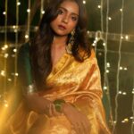 Vithika Sheru Instagram - Heal, Learn, Grow, Love . . . PC - @pixelaffinityphotography Earrings - @pretty.jewelbox Saree - @naira_silks