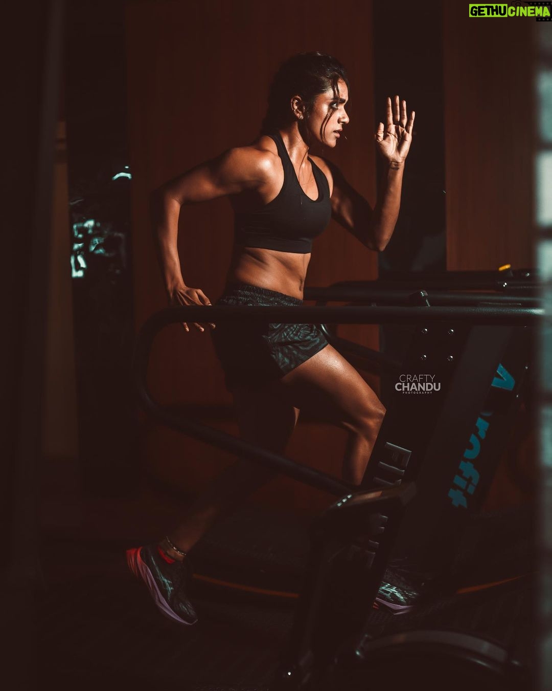 Vithika Sheru Instagram - There Is A Past Version Of You That Is So Proud Of How Far You’ve Come ♥️ . . Trained By - @antony.arnoldfitnessgym PC - @crafty_chandu M&H - @nicenailsbabyhyderabad