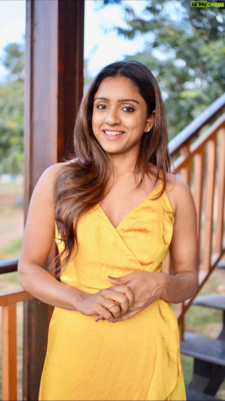 Vithika Sheru Instagram - Experience the golden touch of Turmeric in every shower with @lovebeautyandplanet_in ‘s all-new Turmeric & Moringa Body Scrub & Body Wash. While the gentle exfoliation gives my skin that youthful feel, the luxurious lather brightens and rejuvenates my skin. The anti-oxidant turmeric benfits just keep giving and I’m absolutely in LOVE with how my skin feels✨ #Ad #lovebeautyandplanet #Brightening #YouthfulSkin #TurmericAndMoringa #BodyScrub #BodyWash