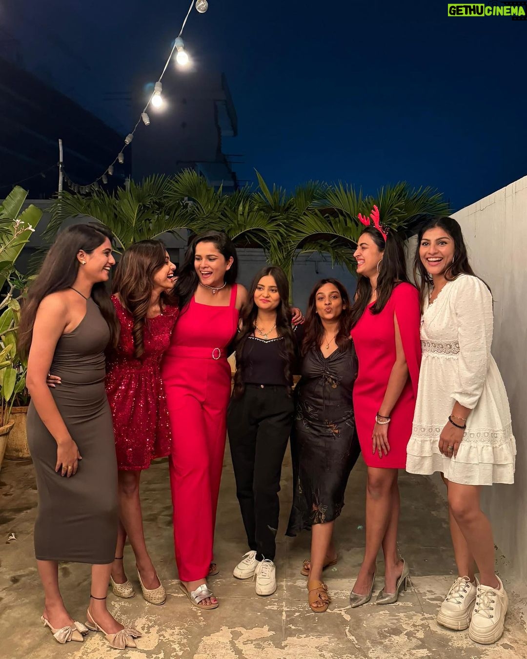 Vithika Sheru Instagram - Memorable Christmas Party ππ«Άπ½β€οΈ