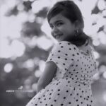 Vriddhi Vishal Instagram - Black & white 🥰❤️ 🎥 @ameensabil @sonymusic_south #NenjilOruMinnal #modernlovechennai #vintage #blackandwhite #cinema #childartist #southindianchildactress #vriddhivishal #tamil