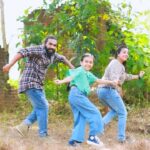 Vriddhi Vishal Instagram - Gumma 💃🕺💃 🎥 @abinprasad_cherthala #gumma #dancereels #vriddhivishal #vriddhifamily #dancingfamily #childartist #ambajipetamarriageband #shivani #dushyanth #suhas #telugusongs #dancereel