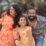 Vriddhi Vishal Instagram - Happy sunday all ❤️❤️❤️ 📸 @abinprasad_cherthala #reels #shootingtime #trending #vriddhivishal #childartist #southindianchildartist #vriddhifamily #love #happysunday #familytime #shooting #malayalam #cinema #kerala #kochidiaries Thycal Beach