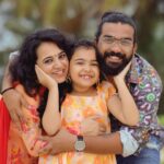 Vriddhi Vishal Instagram - Happy sunday all ❤️❤️❤️ 📸 @abinprasad_cherthala #reels #shootingtime #trending #vriddhivishal #childartist #southindianchildartist #vriddhifamily #love #happysunday #familytime #shooting #malayalam #cinema #kerala #kochidiaries Thycal Beach
