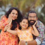 Vriddhi Vishal Instagram - Happy sunday all ❤️❤️❤️ 📸 @abinprasad_cherthala #reels #shootingtime #trending #vriddhivishal #childartist #southindianchildartist #vriddhifamily #love #happysunday #familytime #shooting #malayalam #cinema #kerala #kochidiaries Thycal Beach