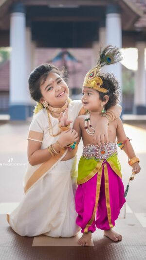 Vriddhi Vishal Instagram - Happy vishu ❤️❤️climax kanan marakkalle 😍😄😍

🎥 @ameensabil 

Tanq @rahulraku 

#vishu #krishnavideo #kittu #love #vriddhivishal #happyvishu #brotherlove