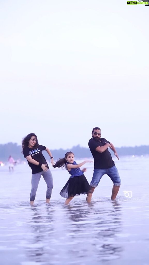 Vriddhi Vishal Instagram - Jinthaak 💃💃❤️❤️ 🎥 @jithinbabu_jb Cuts @ridhuchandra64 Vriddhi’s outfit @orikid_ @bheemsceciroleo @raviteja_2628 @sreeleela14 @tanikellabharani @shekharravjiani #telugu #hits #dancereels #dancelover #vriddhivishal #raviteja #dancehits #kerala #divomusic #southindian Drive-in Beach Muzhappilangad