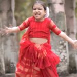 Vriddhi Vishal Instagram - Current laga Re 💃😍 🎥 @jithinbabu_jb Cuts @ridhuchandra64 Location @the_raintree_ Outfit @disha_creationz #dancereels #bollywood #trending #trendingreels #viraldance #babyartist #instagram #vriddhivishal #kerala #influencer #deepikapadukone #hits The Rain Tree
