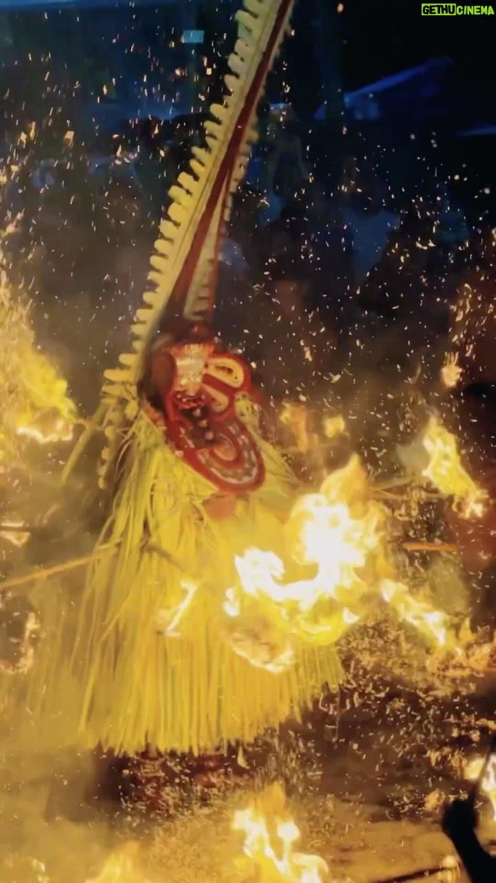 Vriddhi Vishal Instagram - Aadyamayit theyyam neritu kandu ❤️ Kannur koothuparambu nivasikalaku orayiram thanks Special thanks @jithinbabu_jb &family 🎥 & edits @vishal_kannan03 #theyyam #kannur #koothuparambu #traditional #kerala Koothuparambu,KANNUR