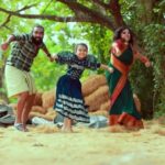 Vriddhi Vishal Instagram - Thamarai poovukkum 💃❤️😍 🎥 & cuts @abinprasad_cherthala Camera assist @alizejisna #thamaraipoovukum #trendingreels #trending #dancereels #dancingfamily #vriddhifamily #vriddhivishal #vriddhi #trendingreels #leo #familyreels #familydance