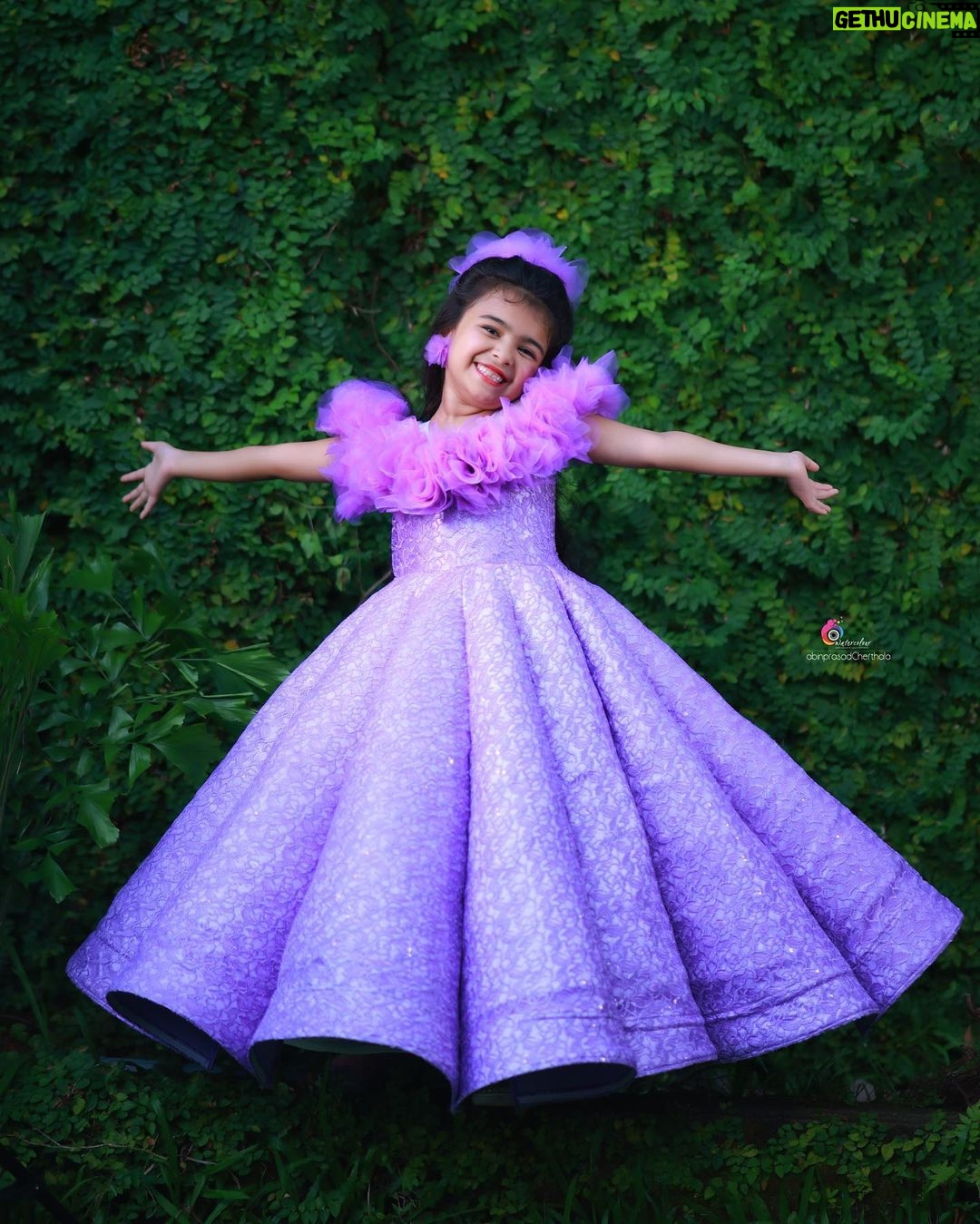 Vriddhi Vishal Instagram - β€οΈπππ πΈ @abinprasad_cherthala Outfit @sowmyz_couture Location @kondai_lip_resort #vriddhi #outfits #kerala #tamil #cinema #artist #babyartist #love #picoftheday Kondai Lip Backwater Heritage Resort Alappuzha