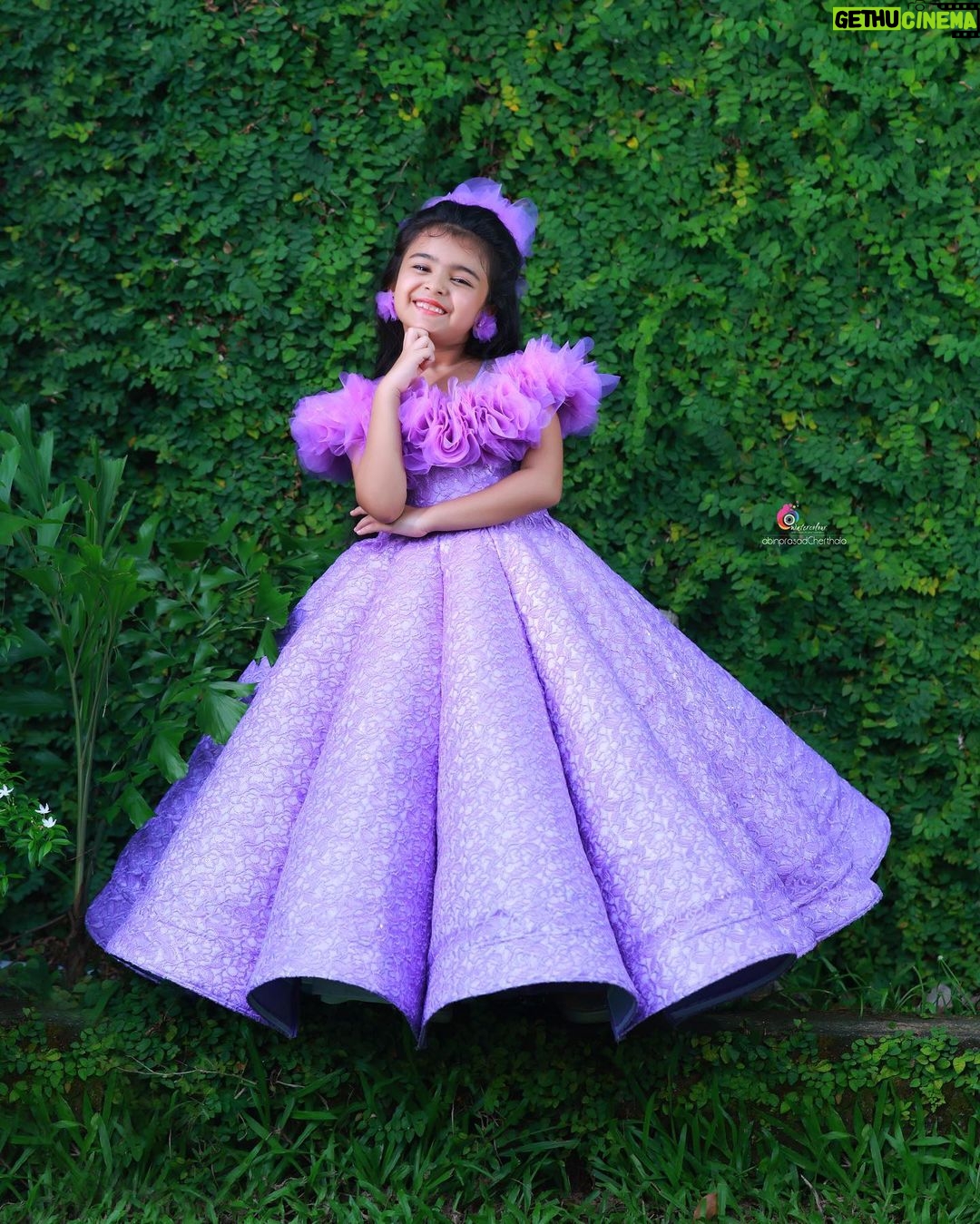 Vriddhi Vishal Instagram - β€οΈπππ πΈ @abinprasad_cherthala Outfit @sowmyz_couture Location @kondai_lip_resort #vriddhi #outfits #kerala #tamil #cinema #artist #babyartist #love #picoftheday Kondai Lip Backwater Heritage Resort Alappuzha
