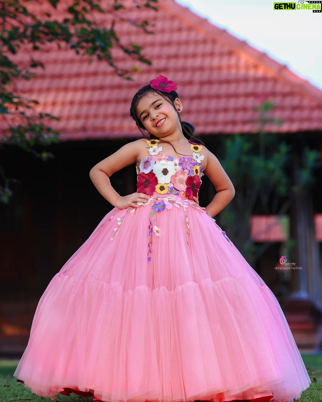 Vriddhi Vishal Instagram - ❤️❤️❤️ 📸 @abinprasad_cherthala Location @kondai_lip_resort Outfit @sowmyz_couture #fashion #kids #picoftheday #outfits #beutifuldress #gowns #instagood #vriddhi #childartist #kerala Kondai Lip Backwater Heritage Resort Alappuzha