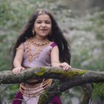 Vriddhi Vishal Instagram - Bahubali 🔥🔥❤️ 🎥 @abi_fine_shooters Outfit @disha_creationz Jewels @parakkat_jewels Location @parakkatnatureresortmunnar Thanks @abhishek_parakkat_ Camera Asistant @anshad_shereef #bahubali #tamanna #telugu #viral #viralvideos #songs #dance #trendingreels