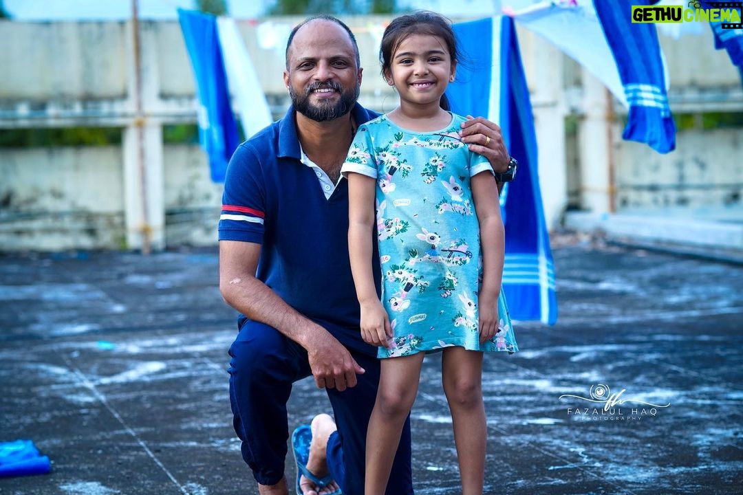 Vriddhi Vishal Instagram - I acted for the first time in Malayalam movie in “Saraas” directed by Jude Sir. I was lucky enough to do a film again with the director of my first film. It is a great pleasure to be able to be a small part in such a big film and to be able to work with Jude Uncle again.❤️❤️ @judeanthanyjoseph 📷 @faza_lul_haq_photography #malayalamcinema #judeanthonyjoseph #cinema #tovinothomas #asifali #chackochan #childartist #kerala