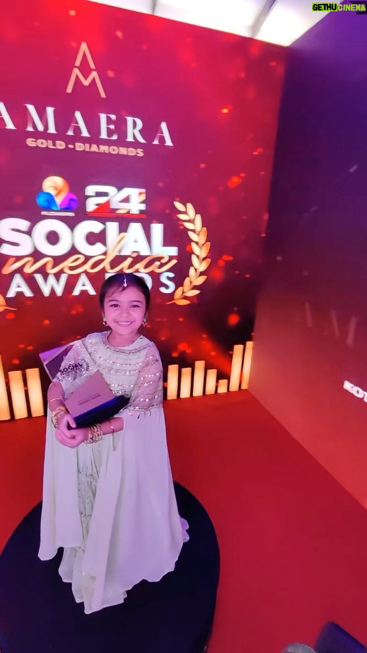 Vriddhi Vishal Instagram - ❤️❤️❤️ @flowersonair @24onlive #socialmedia #awards #junior #malayalam #influencer #cinema #instagram #instagood #insta #reels #reelsinstagram #reelsvideo #viral #vathicoming #ramulooramulaa #mallu #malayalam #kochi #kerala