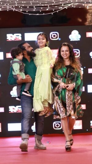 Vriddhi Vishal Instagram - Proud moment ❤️❤️❤️ 

Thank u all ❤️❤️❤️

🎥 @abinprasad_cherthala 

#award #socialmedia #flowerstv #24news #kochi #kerala #babyartist #family #happytime #dancelover #instagood #instagram #insta #instafashion #reelsinstagram #reels #winning #thankz #thankuall #loveyouall❤️ #❤️