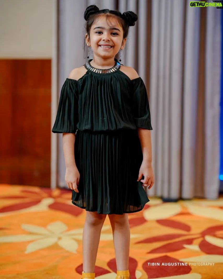 Vriddhi Vishal Instagram - 🥰🥰🥰 #picoftheday #photography📷 #photographers_of_india #photoofday #photos #photographylover #photoeveryday #photomodel #instaphoto #photostudio #babyartist #childartist #tamil#kerala #kochi❤ Kochi Marriott Hotel