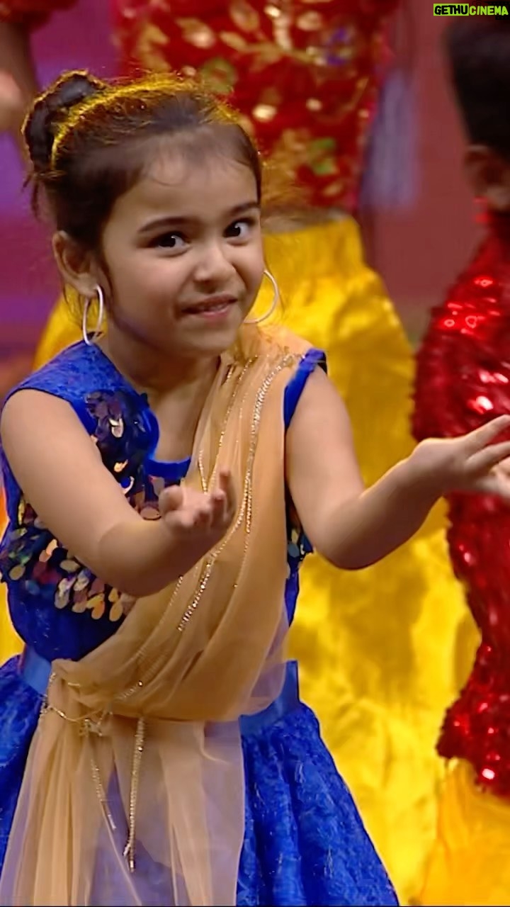 Vriddhi Vishal Instagram - Full video link in bio ❤️ @behindwoodsofficial Behindwoods gold medals 2022 show 🔥🔥🥰 #alluarjun #fangirl #fan #telugu #telugusongs #indian #cinema #conematic #stageshow #show #ringaringa #stylish #star #instagram #reels #reelsinstagram #tamil #chennai