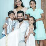 Vriddhi Vishal Instagram - Kaduva 🐆 Family ❤️❤️❤️ 📷 @sinat_savier @vighneshpradeep @therealprithvi @iamsamyuktha_ @aangelina.abraham #kaduva #mass #entertainment #rajuuncle❤❤ #pritvirajsukumaran #malayalam #hit #shajikailasmovie #nowrunning #panindia #watch #love #cinema #