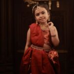 Vriddhi Vishal Instagram - All about ps 1 reel shoot Clicks @abi_fine_shooters Location @broadbeanresortmunnar Jewels @parakkat_jewels #picoftheday #pic #photooftheday #photoshoot #photo #photoshooting #resort #munnar #cool #climate #trending #babyartist #childartist #malayalam #tamil