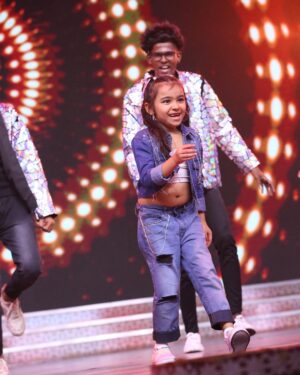Vriddhi Vishal Instagram - Dance 💃💃💃❤️❤️❤️

Outfit @swathi__ramakrishnan 

Show @jfwdigital 

#jfwachieversawards2022 #dancelover #childartist ##awards