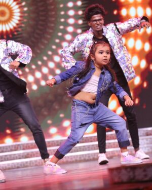 Vriddhi Vishal Instagram - Dance 💃💃💃❤️❤️❤️

Outfit @swathi__ramakrishnan 

Show @jfwdigital 

#jfwachieversawards2022 #dancelover #childartist ##awards
