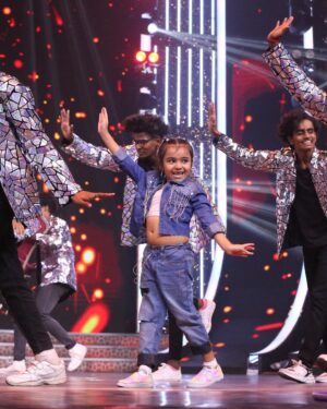 Vriddhi Vishal Instagram - Dance 💃💃💃❤️❤️❤️

Outfit @swathi__ramakrishnan 

Show @jfwdigital 

#jfwachieversawards2022 #dancelover #childartist ##awards