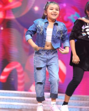 Vriddhi Vishal Instagram - Dance 💃💃💃❤️❤️❤️

Outfit @swathi__ramakrishnan 

Show @jfwdigital 

#jfwachieversawards2022 #dancelover #childartist ##awards