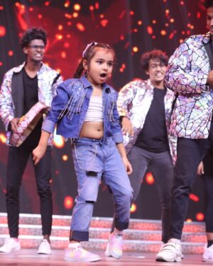 Vriddhi Vishal Instagram - Dance 💃💃💃❤️❤️❤️

Outfit @swathi__ramakrishnan 

Show @jfwdigital 

#jfwachieversawards2022 #dancelover #childartist ##awards
