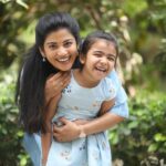 Vriddhi Vishal Instagram - Me with @sshivadaoffcl chechy ❤️❤️❤️❤️❤️ 📷 @santhosh_cine_photographer #photo #location #funtime#happymood😊 #with #actress #pics #picoftheday #photoeveryday #photos #happyday #friday#❤️❤️😄😄❤️❤️ Chennai, India