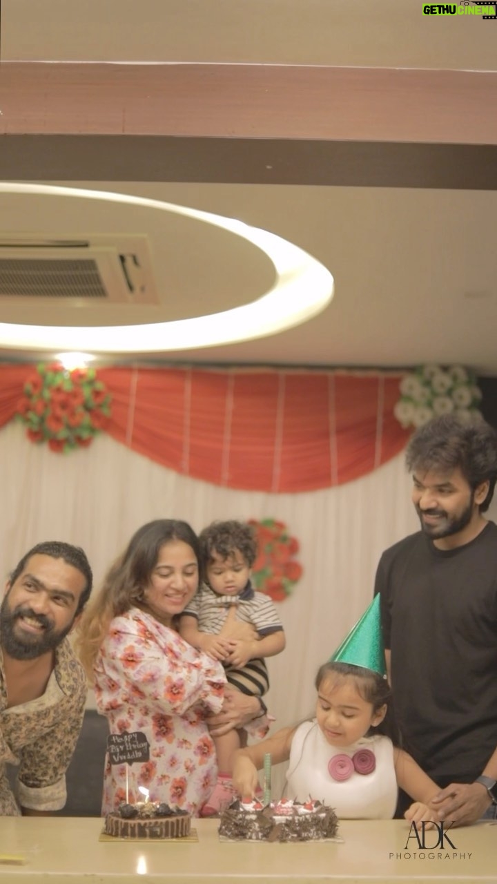 Vriddhi Vishal Instagram - Thank u all for your wishes ❤️❤️❤️❤️😍😍😍😍 @actorjai 🎥 @adk_karthik Location @copperkitchenrestaurant #bday #celebration #chennai #unexpected #jaiuncle❤️ #love @joshapp.malayalam @officialjoshapp