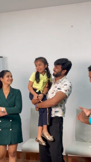 Vriddhi Vishal Instagram - Sugar Baby ❤️❤️❤️ trending now 🔥🔥🔥

@sonymusic_south 

@ashwinkumar_ak 

@losliyamariya96 

@mahiram_20 

#tamil #musicalbum #ashwinkumar #song #hit #onemillion #trending #hit

@joshapp.malayalam 

@officialjoshapp