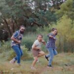 Vriddhi Vishal Instagram - Dancing family ❤️😃😍 🎥 @ameensabil #dancingfamily #vriddhifamily #vriddhi #childartist #❤️ #reelsinstagram #dancereels