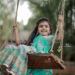 Vriddhi Vishal Instagram - With ma Kittu ❤️ 📷 @jithinbabu_jb Edits @_nidhin_chandran_ Stylist @manuantonymakeupartist Location @themountaincourtyard #thekkady #shoot #instagood #instareels #brosis #lovequotes #cinema #tamil #malayalam The Mountain Courtyard