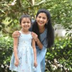 Vriddhi Vishal Instagram - Me with @sshivadaoffcl chechy ❤️❤️❤️❤️❤️ 📷 @santhosh_cine_photographer #photo #location #funtime#happymood😊 #with #actress #pics #picoftheday #photoeveryday #photos #happyday #friday#❤️❤️😄😄❤️❤️ Chennai, India