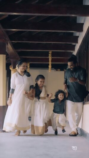 Vriddhi Vishal Instagram - Happy onam all 🌼 vriddhivishal’s Dancing family 🌼
YouTube channel link in bio 🥰
Pls subscribe dear friends 

🎥 @jithinbabu_jb , @sukhil_ashok 
✂️ @alfinjose_ 

Outfit @disha_creationz 

Makeover @sheblush._ 

#happyonam #onam #vriddhivishal’sdancingfamily #dancingfamily #newyoutube #channel #family #familytime #familygoals #childartist #babyartist