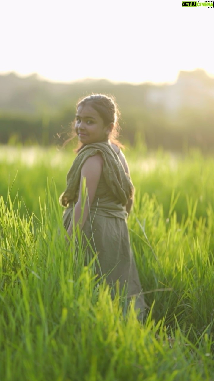 Vriddhi Vishal Instagram - ❤️ Have you ever written or received a letter 💌 ♥️??? Hooked to this beautiful song! 🎥 @imagixweddingphotography Editing @vishal_kannan03 Makeover @gayathri_vishal03 #Ponniyamma #Harkara in theatres from 25th A @ramshankers musical 🎹 @saravana4545 @arvind.dharmaraj.7 @dheenamadhuranjan89 @castroramarun @kaaliactor @balubose @jp.len @ashoksamrat262 @lokesh28 @danivcharles @viji_wonderwomen @kashapdeepak