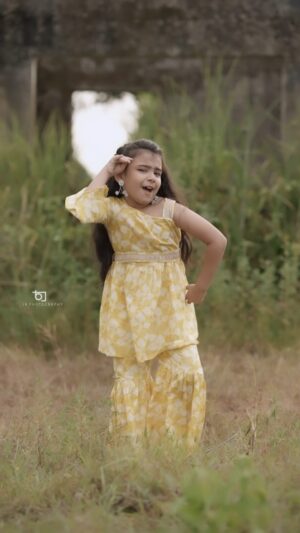 Vriddhi Vishal Instagram - What jhumka 💃

🎥 @jithinbabu_jb 

Outfit @abrv_boutique 

Makeover @gayathri_vishal03 

#jhumka #trendingreels #trending #dancereels #vriddhivishal #childartist #cinemakids #artistsoninstagram #childinfluencer #dancelover #jhumkas