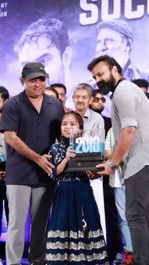 Vriddhi Vishal Instagram - Thank u @judeanthanyjoseph uncle ❤️❤️❤️

2018❤️❤️❤️

🎥 @lensoutmedia 

#2018 #industryhit #malayalameverhit #hitcinema #success #succesparty #childartist #proud #vriddhivishal #malayalamcinema #malayalam