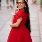 Vriddhi Vishal Instagram - Merry Christmas all ❤️❤️🎅🎄🌲 📸 @wedding.3 #merrychristmas #vriddhivishal #christmas #childartist #photoshoot #xmasphotoshoot #❤️