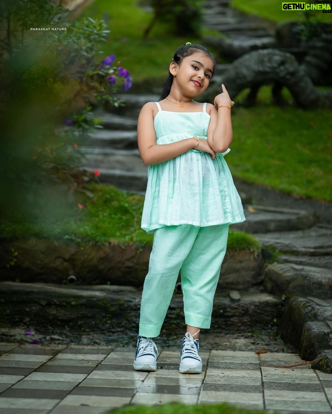 Vriddhi Vishal Instagram - ❤️❤️❤️ 📸 @amal.nef Outfit @magizham_kids Location @parakkatnatureresortmunnar #outfit #vriddhi #vriddhivishal #fashionmodel #kids #childinfluencer #childartist #vriddhivishal Parakkat Nature Resorts