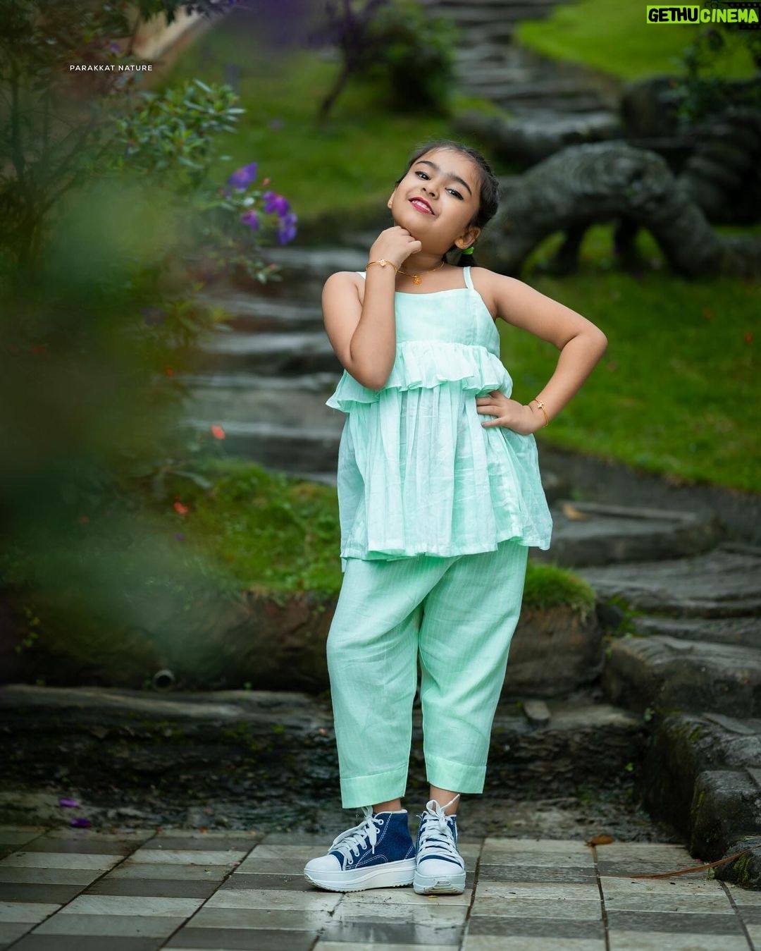 Vriddhi Vishal Instagram - ❤️❤️❤️ 📸 @amal.nef Outfit @magizham_kids Location @parakkatnatureresortmunnar #outfit #vriddhi #vriddhivishal #fashionmodel #kids #childinfluencer #childartist #vriddhivishal Parakkat Nature Resorts