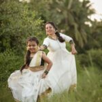 Vriddhi Vishal Instagram - Ellavarkum enteyum kudumbathinteyum sneham niranja thiruvonaasamsakal 🌼❤️ 📸 @jithinbabu_jb Outfit @disha_creationz Makeover @sheblush._ #thiruvonam #happyonam #family #vriddhivishal #vriddhi #childartsit #festival #keralam