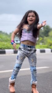 Vriddhi Vishal Instagram - Kaavaalaa ❤️❤️💃💃💃💃 D O P & cuts @vishal_kannan03 Stylist Gayathri Vishal Love @tamannaahspeaks #trendingreels #trendingsongs #tamil #tamilsong #vriddhivishal #jailer #jailersong #vriddhi #❤️ #rajani #rajanikanth #tamilhits #childartist #vroddhivishal