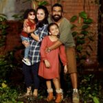 Vriddhi Vishal Instagram - Happy sunday all ❤️❤️❤️ 📸 @abinprasad_cherthala #family #vriddhivishal #familypic #familytime #childart #cinema #influencer #childinfluencer #❤️ #reelsshooting