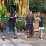 Vriddhi Vishal Instagram - Behind the scenes ❤️❤️Zari zari 💃 🎥 @rahulraku @ameensabil #trending #trendingreels #reelsvideo #reels #viral #vriddhifamily #familydance #dancereels #childartist #vriddhivishal #telugu #telugureels